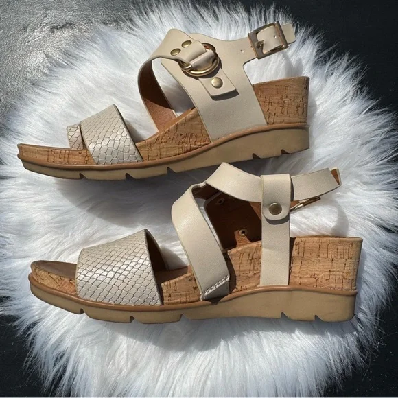 Baretraps LANDREY Women's Size 6.5M Tan Beige Sandals - Picture 7 of 9